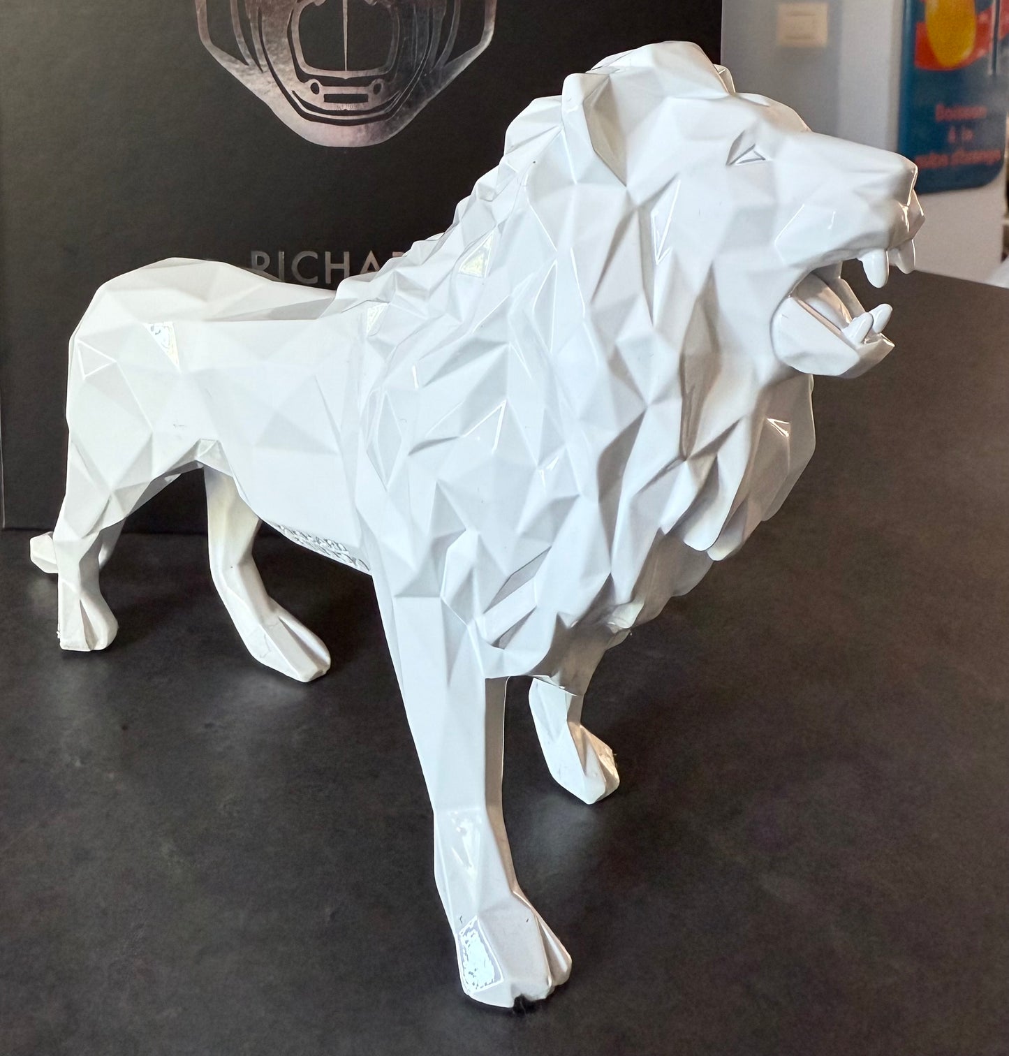 Richard Orlinski – Leone Bianco (White Lion)