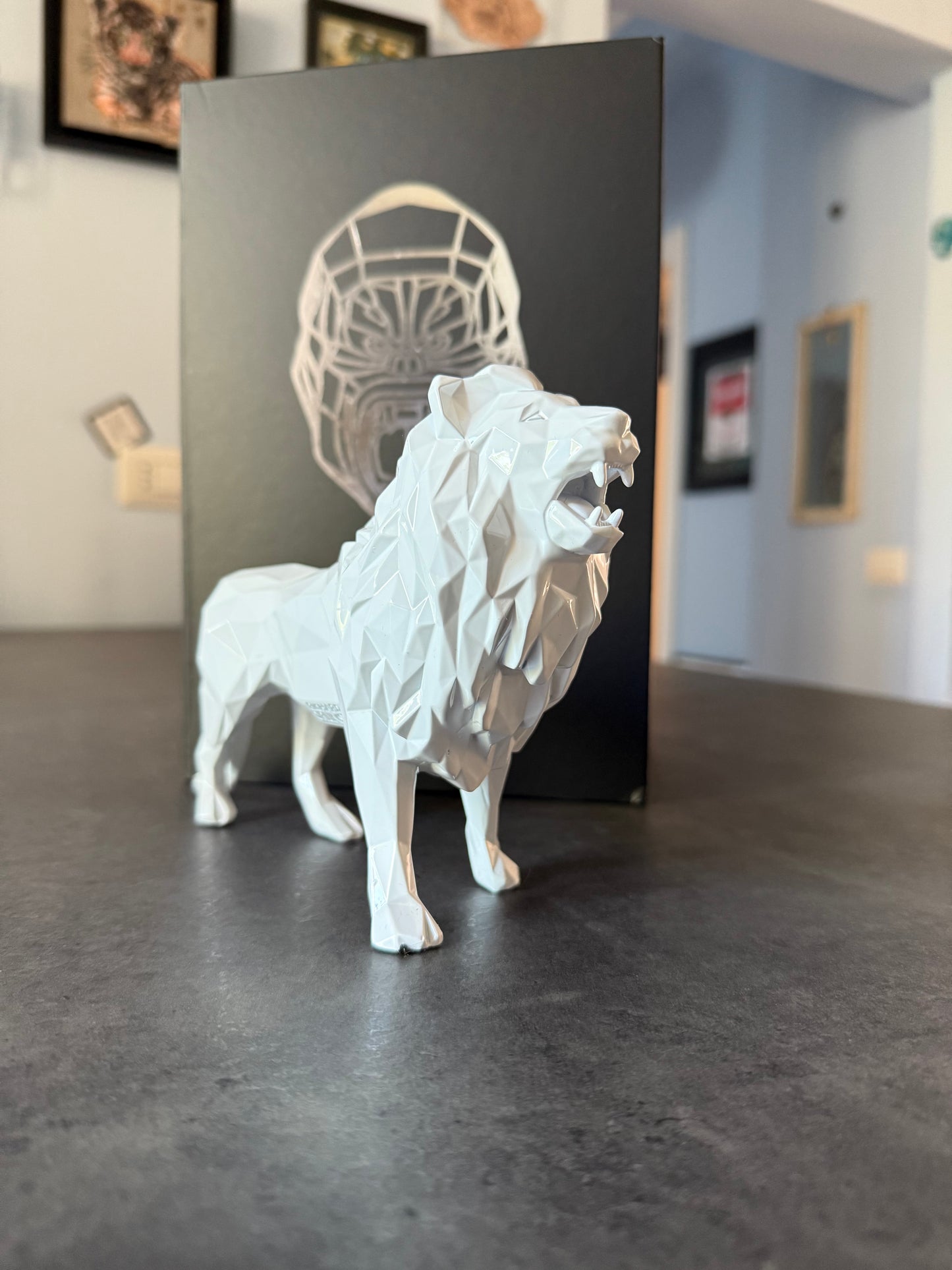 Richard Orlinski – Leone Bianco (White Lion)