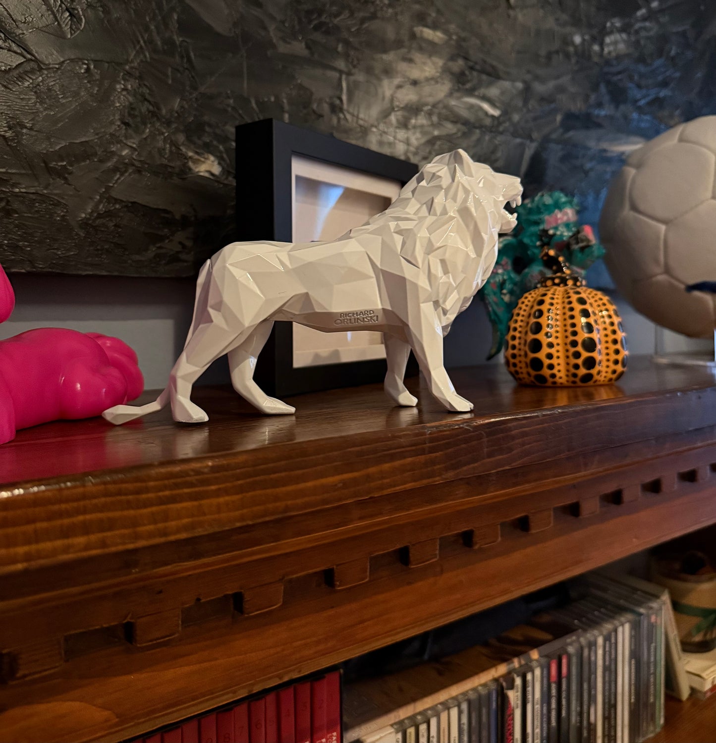 Richard Orlinski – Leone Bianco (White Lion)