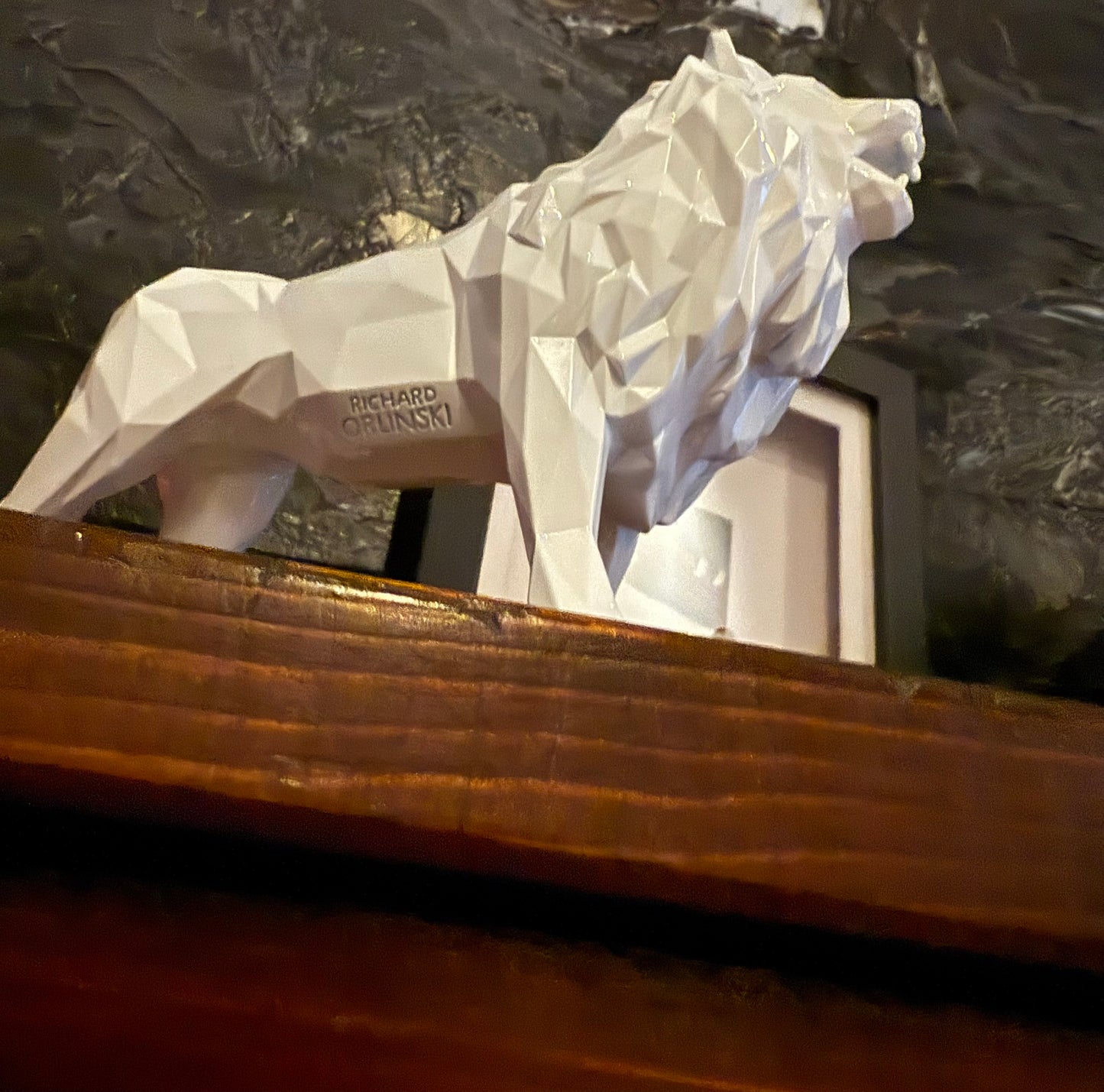 Richard Orlinski – Leone Bianco (White Lion)