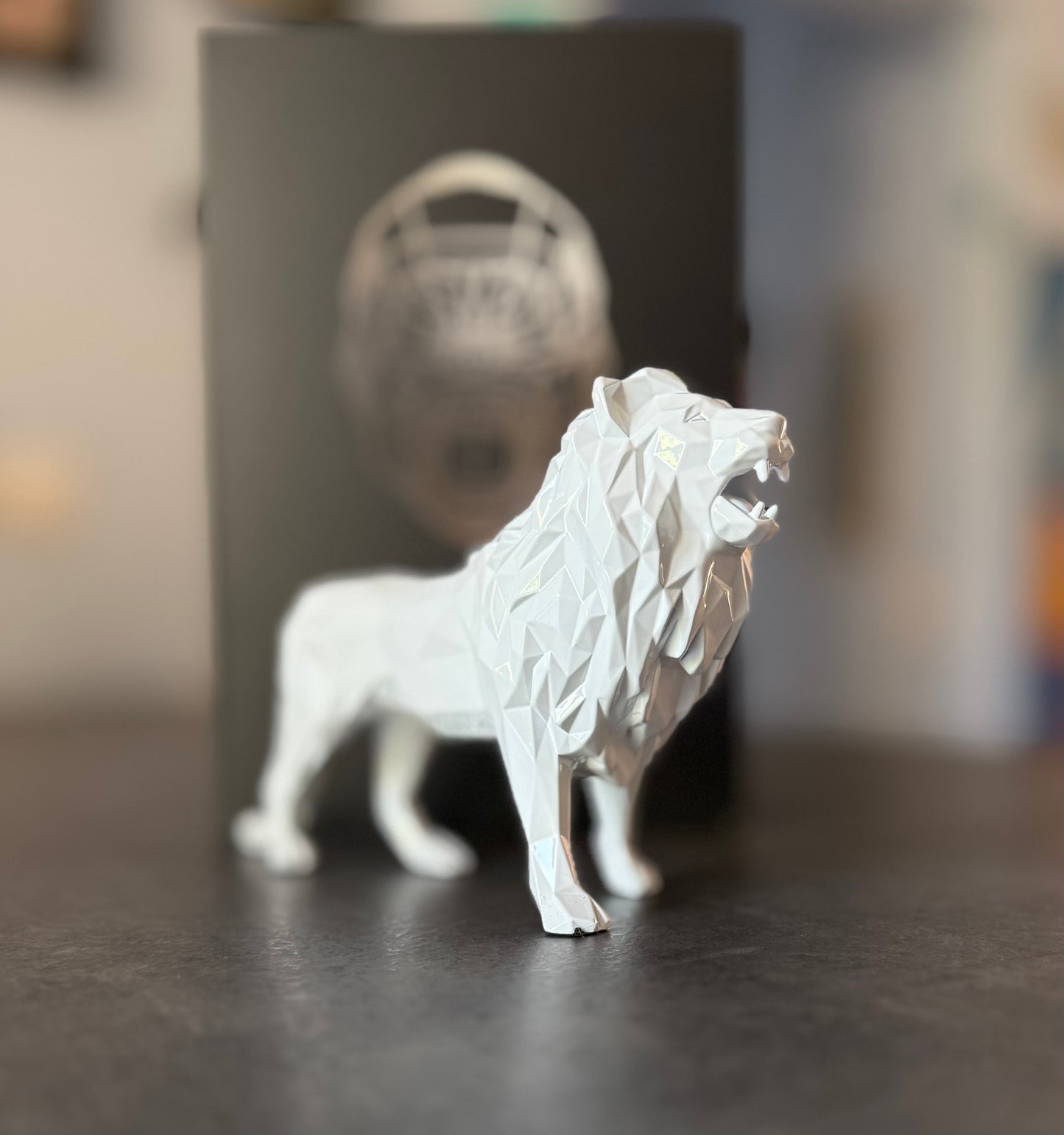 Richard Orlinski – Leone Bianco (White Lion)
